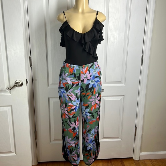 Guess set, size S, body suit floral print and body suit black color - Picture 1 of 8